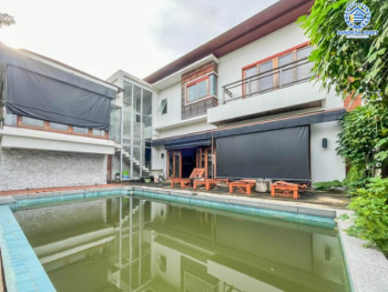 *****บ้านเดี่ยวมือสอง ม. ซอย พหลโยธิน56 พหลโยธิน บ้านเดี่ยวหลังใหญ่ ภายในตกแต่งหรูหรา สวยมาก  บนเนื้อที่เยอะถึง 98.60 ตร.ว.  3 ห้องนอน 3 ห้องน้ำ 2 ที่จอดรถ ภายในบรรยากาศร่มรื่นมีความเป็นส่วนตัวมาก พร้อมมีสระน้ำในตัว  บนพื้นที่กว่า 316 ตร.ม บนทำเลที่ดี เชื่อมต่อถนน พหลโยธิน, ลำลูกกา, วิภาวดี-รังสิต เดินทางสะดวกใกล้รถไฟฟ้า สถานี "แยก คปอ, คูคต"